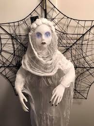 HANGING WHITE LADY